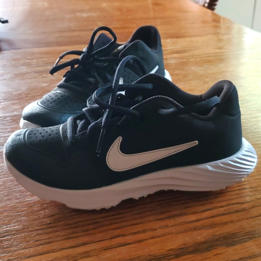 Boys Nike baseball shoes